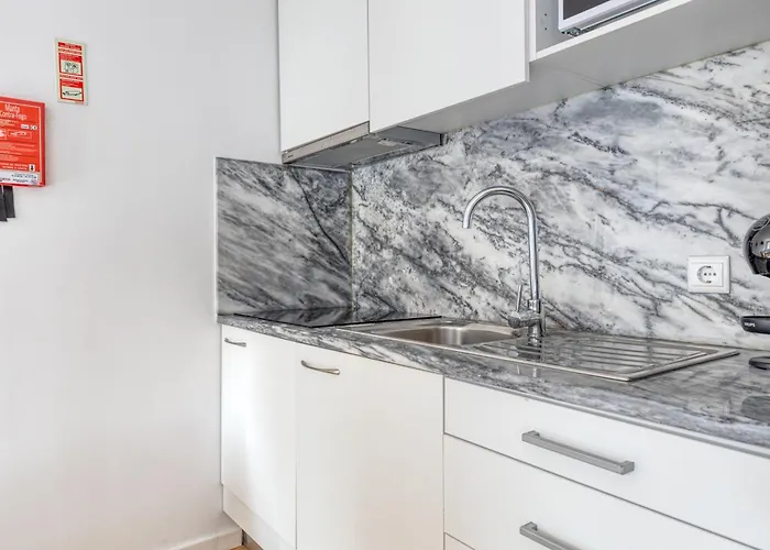 Guest Heroismo Flat *