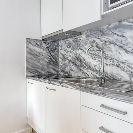 Guest Heroismo Flat *